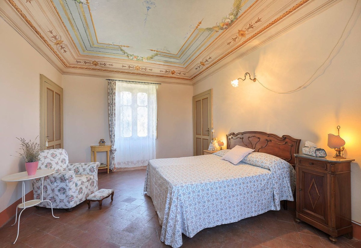 The property has 6 large bedrooms with original ceiling features