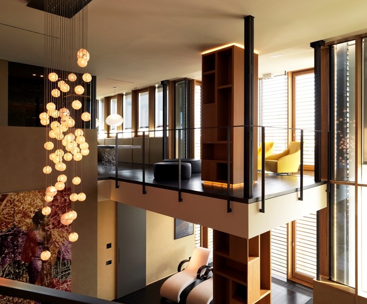 Legno e luce per due progetti di design abitativo a Milano e Padova