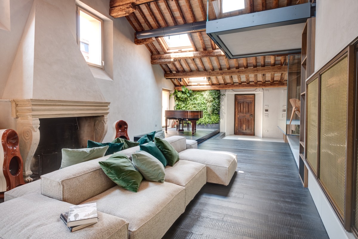 Legno e luce per due progetti di design abitativo a Milano e Padova