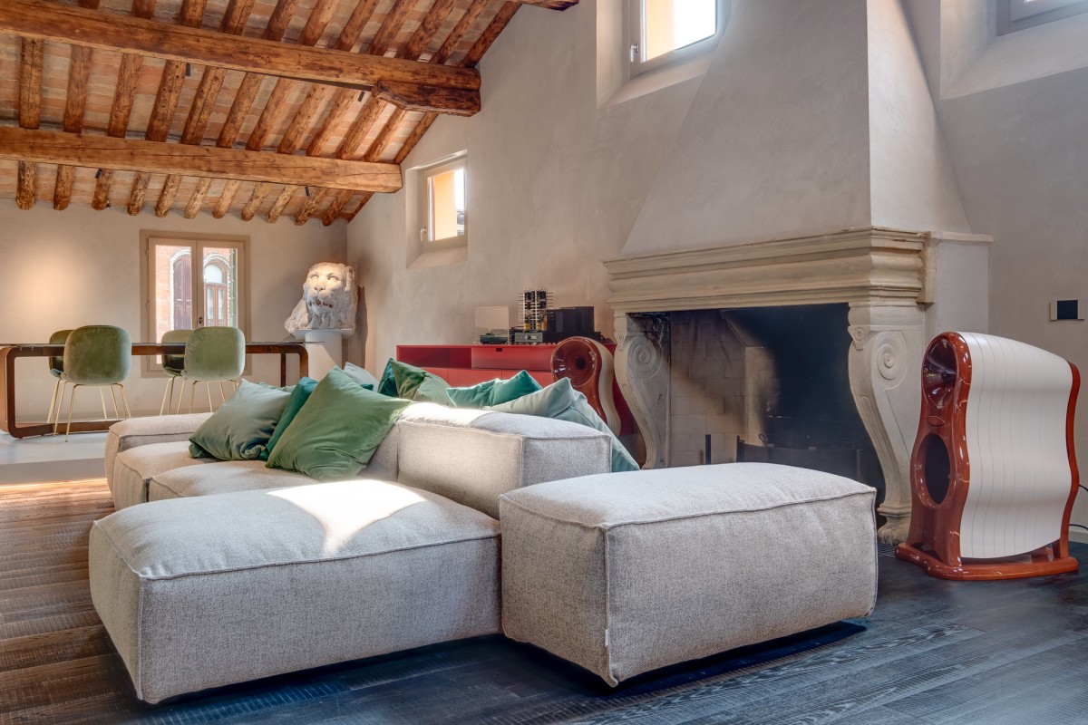 Legno e luce per due progetti di design abitativo a Milano e Padova
