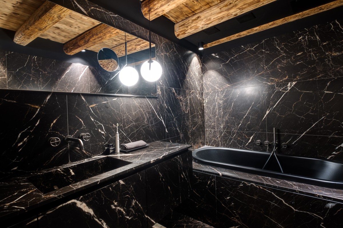 Legno e luce per due progetti di design abitativo a Milano e Padova
