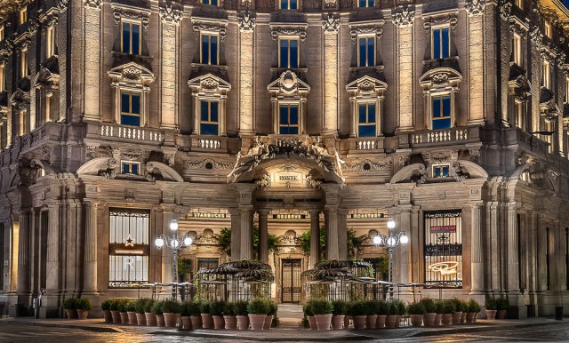 Lo storico Palazzo delle Poste in Piazza Cordusio a Milano cerca nuovi proprietari