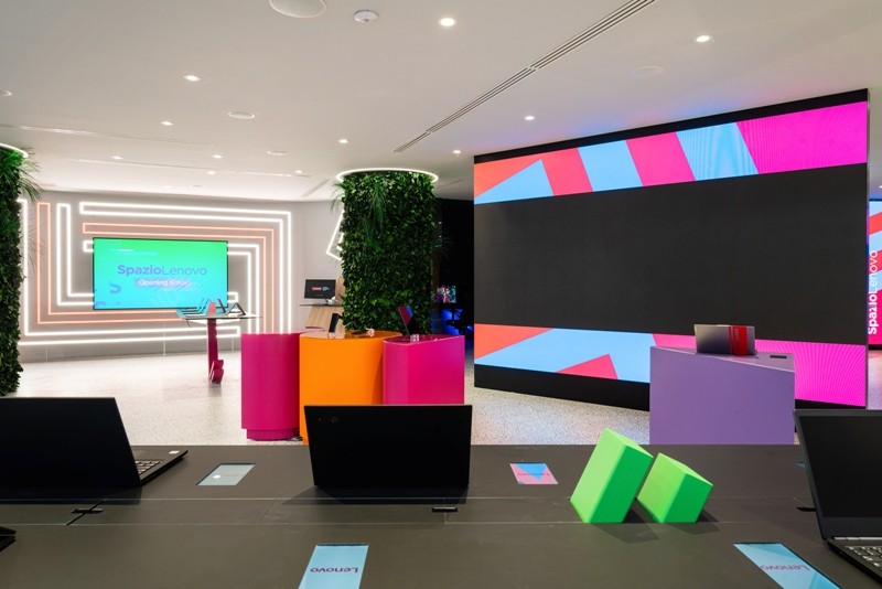 Alla scoperta dello spazio Lenovo a Milano con il designer Alessandro Luciani