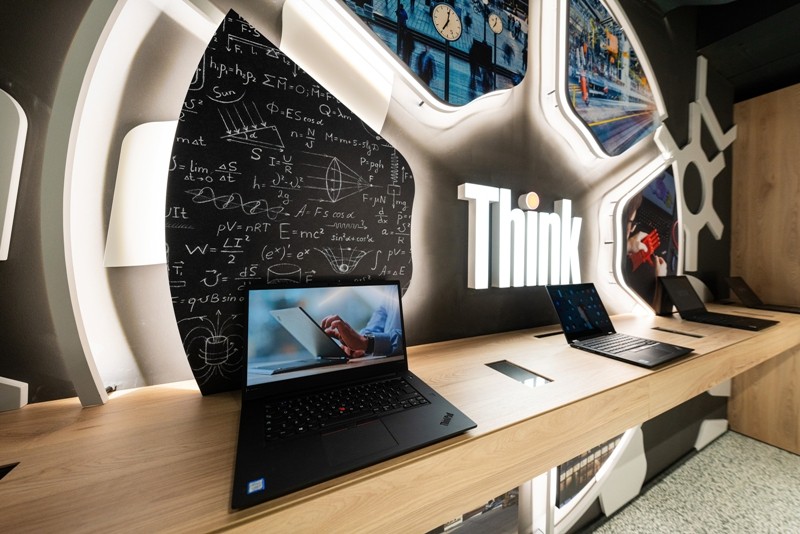 Alla scoperta dello spazio Lenovo a Milano con il designer Alessandro Luciani