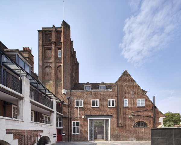 Ora ci sono case di lusso