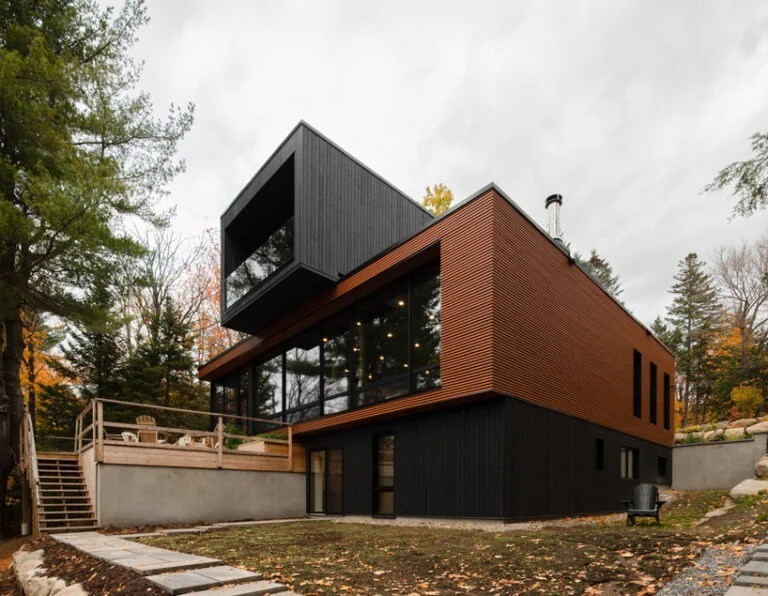 Una casa di campagna prefabbricata e di design