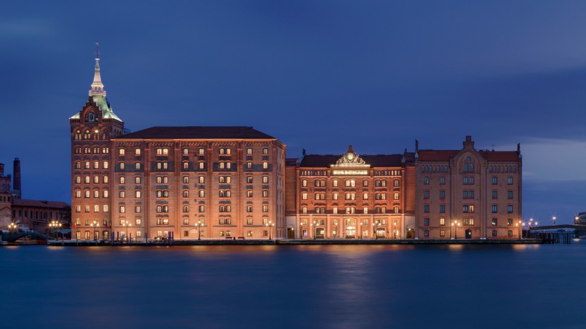hilton-molino-stucky-venice-exterior