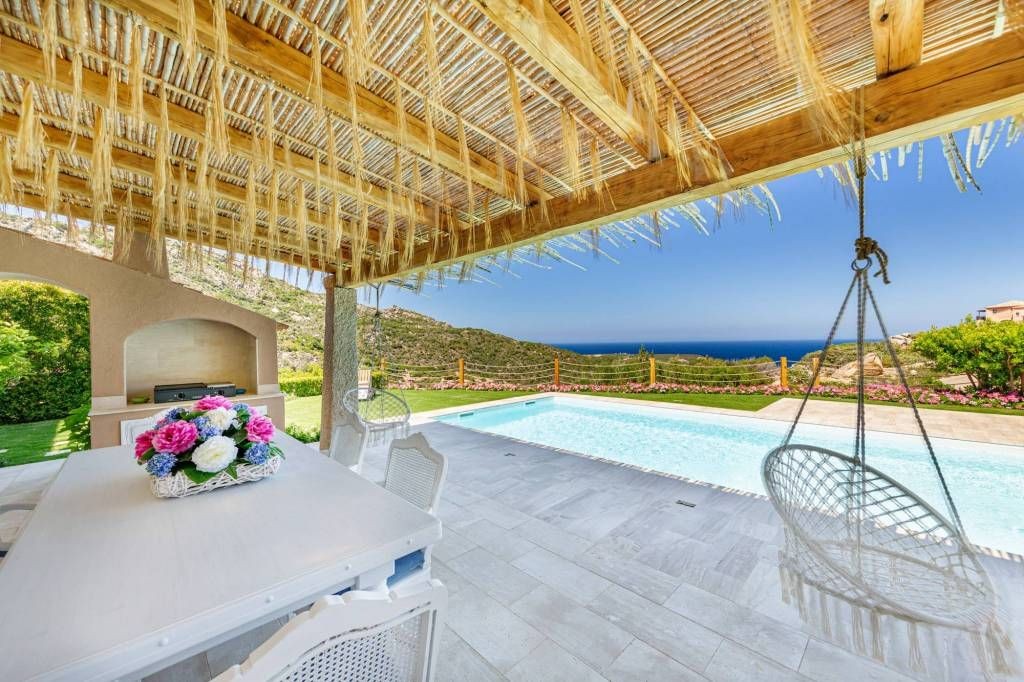 Os terraços exteriores são perfeitos para jantar e apreciar as vistas