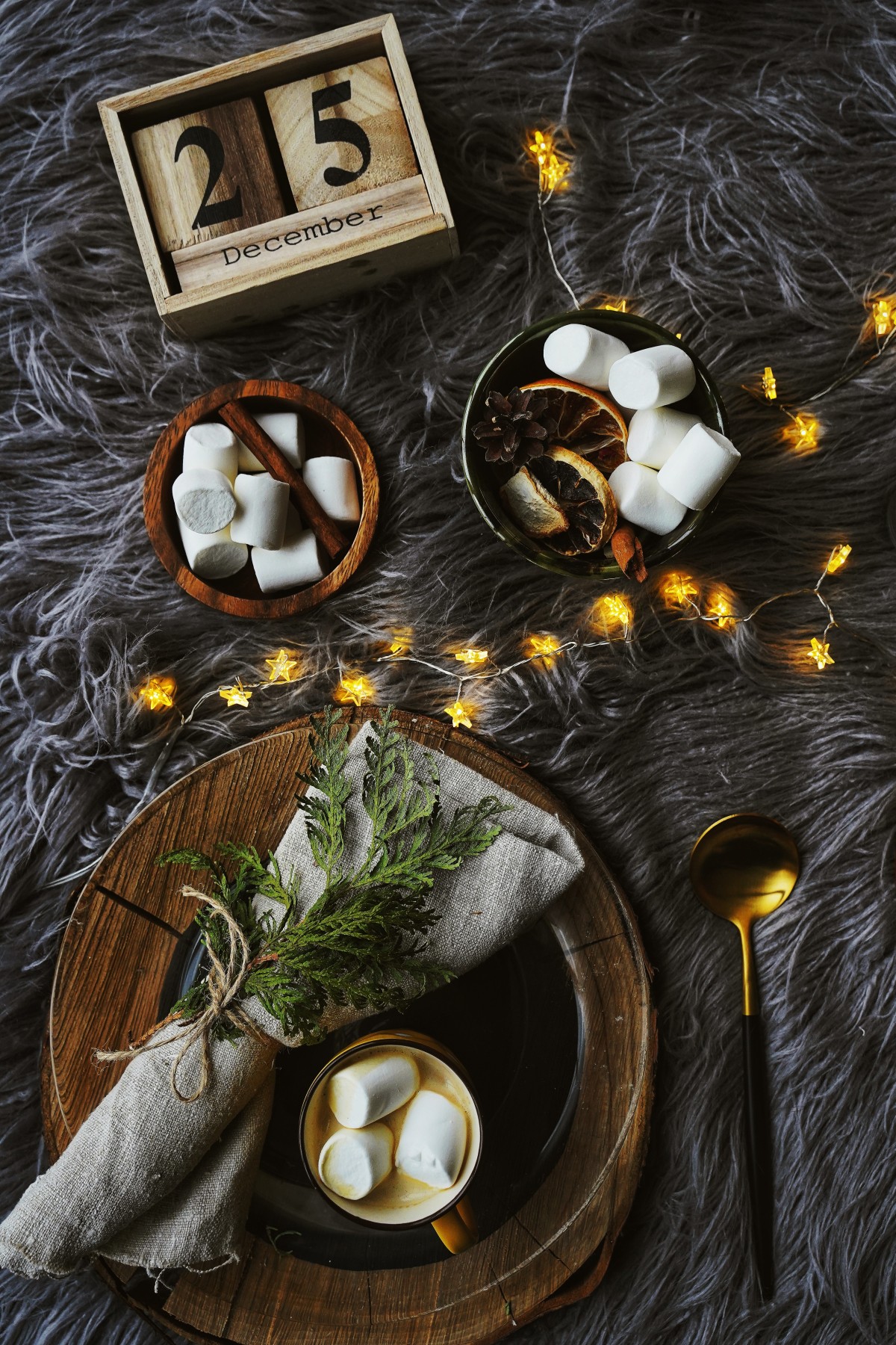 Come decorare la tavola a Natale: 5 stili per creare la giusta atmosfera