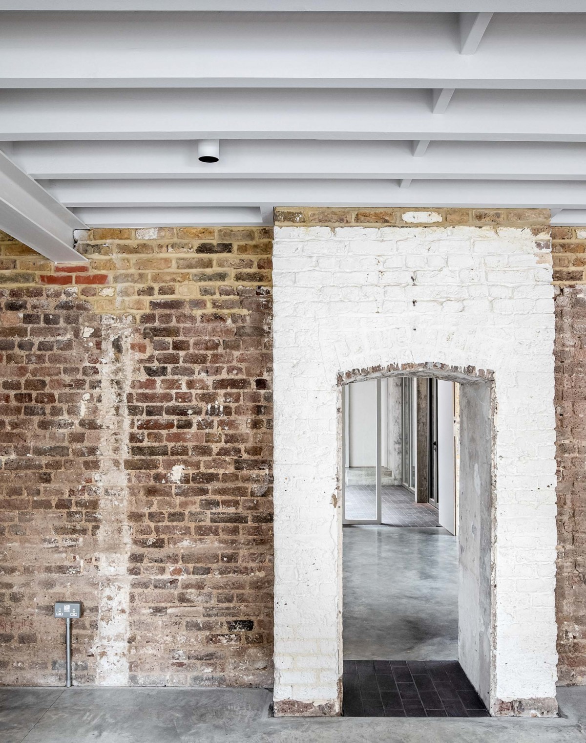 Tanti gli ambienti con i mattoni a vista