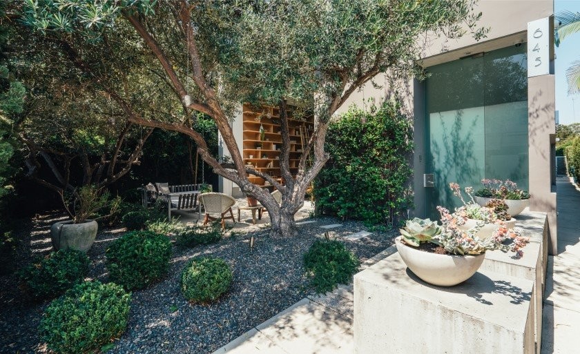 jardin-casa-emilia-clarke