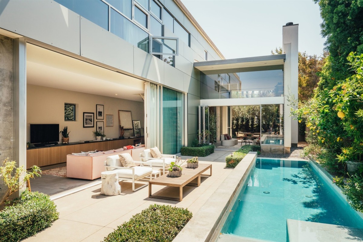 piscina-de-la-casa-de-la-actriz-de-juego-de-tronos-emilia-clarke