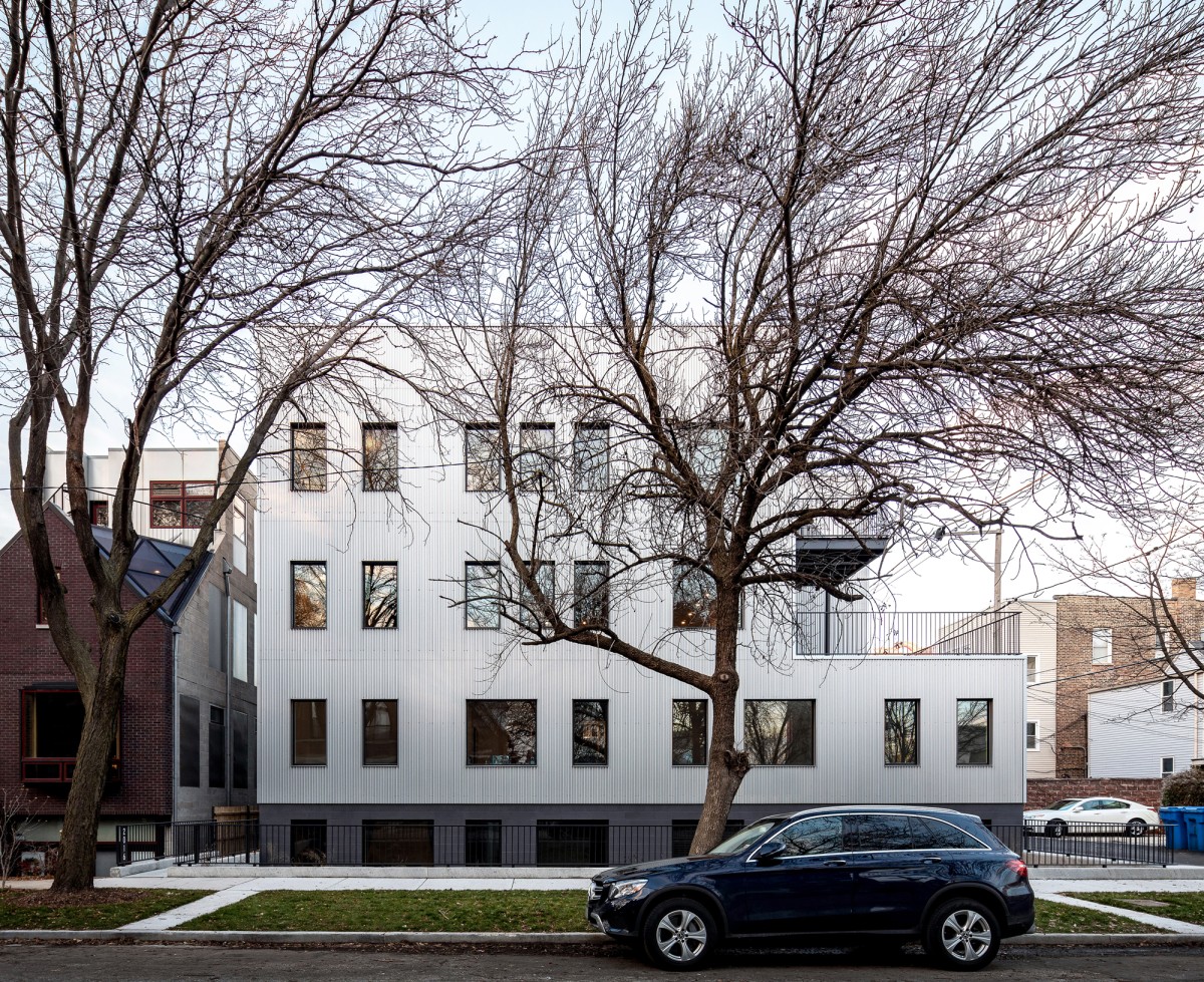 Un edificio sostenibile a Chicago realizzato con pezzi prefabbricati e interni di design