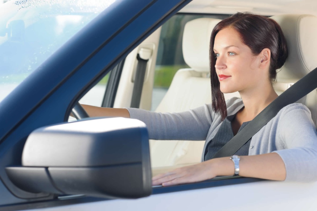 Cercasi istruttrici italiane per scuola guida a Riad: la paga è di 4500 dollari al mese