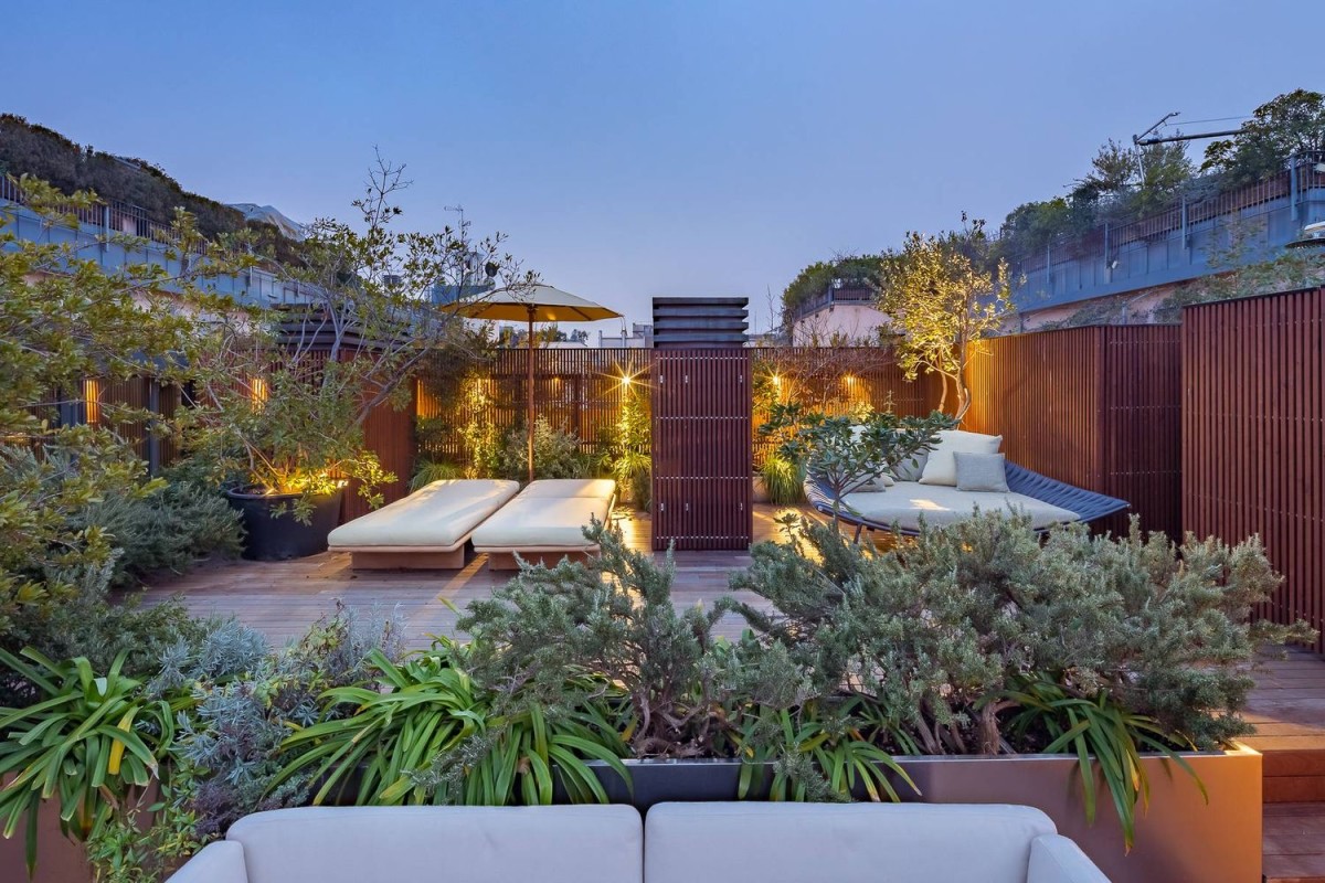 La terraza es perfecta para cenar al aire libre y relajarse