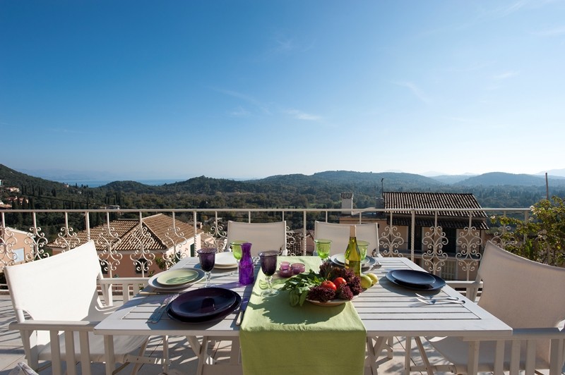 Una splendida villa storica per un investimento vicino al mare di Corfu
