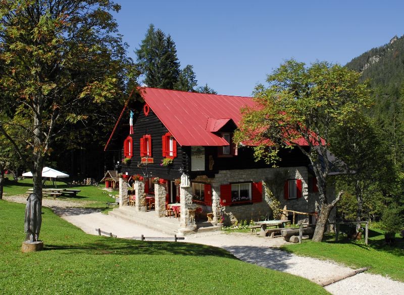 Due rifugi nelle Dolomiti cercano un nuovo gestore