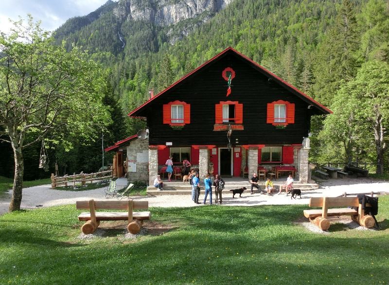 Due rifugi nelle Dolomiti cercano un nuovo gestore