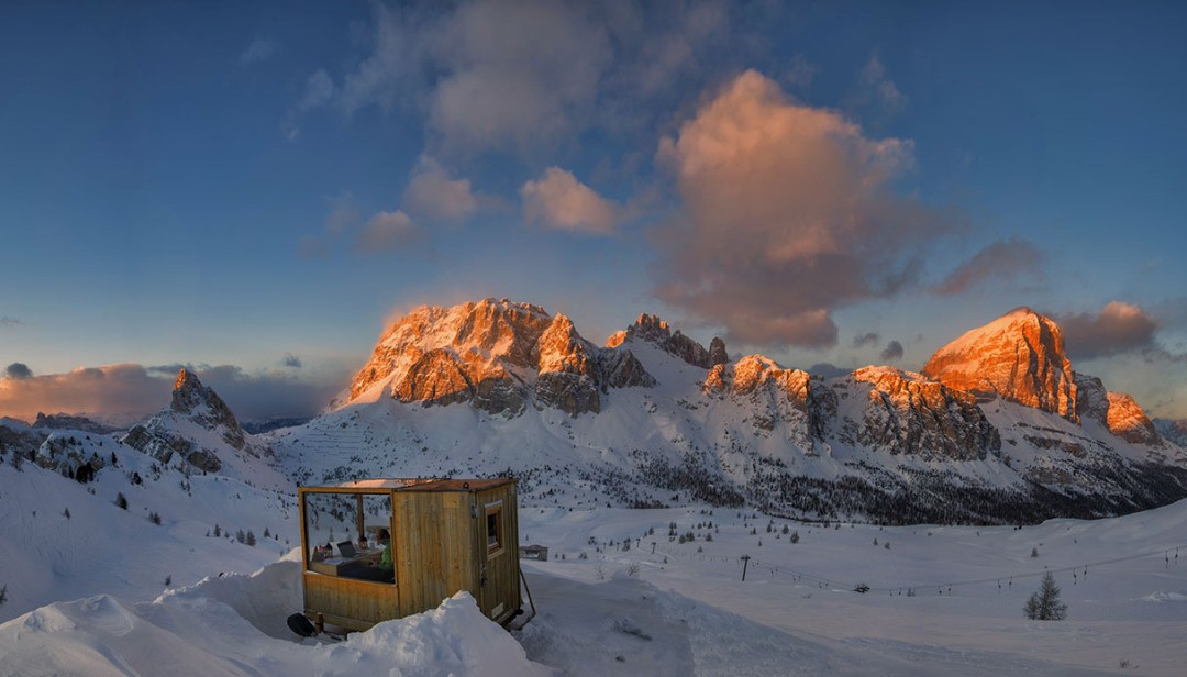 Un mini ufficio per lo smart working a 2400 metri nel cuore delle Dolomiti