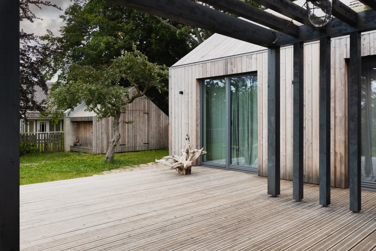 Si basa sull'architettura tradizionale lettone