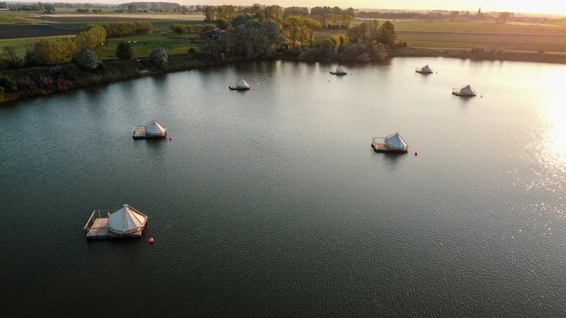 8-hotel-rafts-on-a-lake