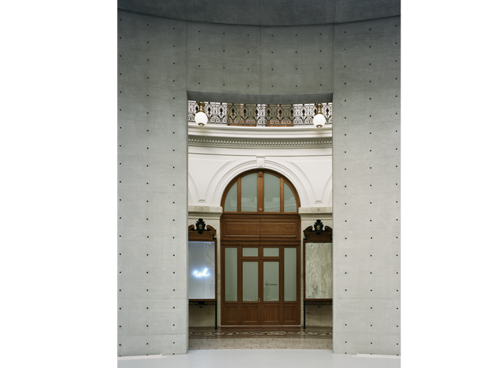 Non passano inosservate le strutture in cemento