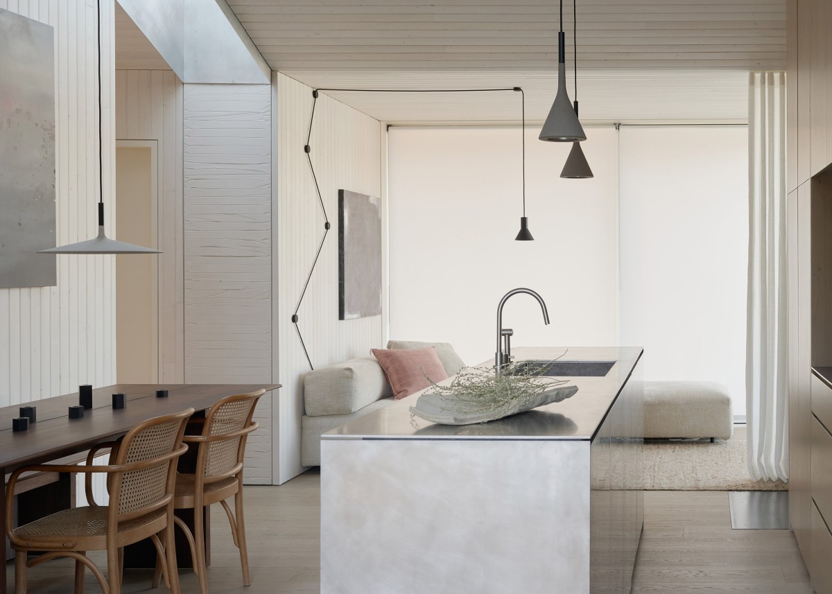 La casa si trova all'estremo nord del lago Union