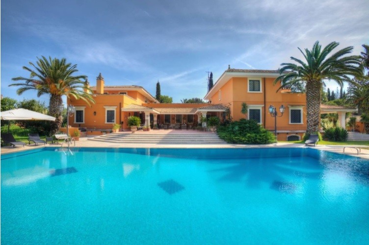 Una splendida villa con piscina in Salento in vendita su idealista per 3,5 milioni