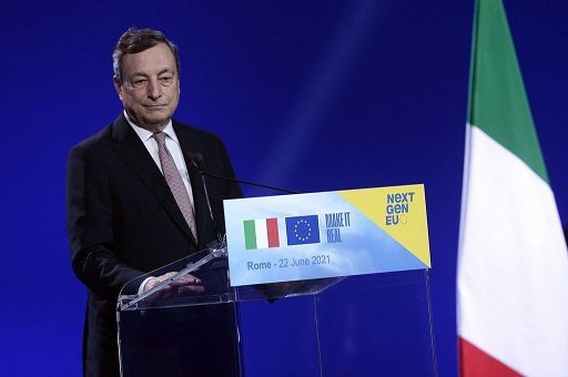 Green pass, ipotesi su estensione a scuola e servizi