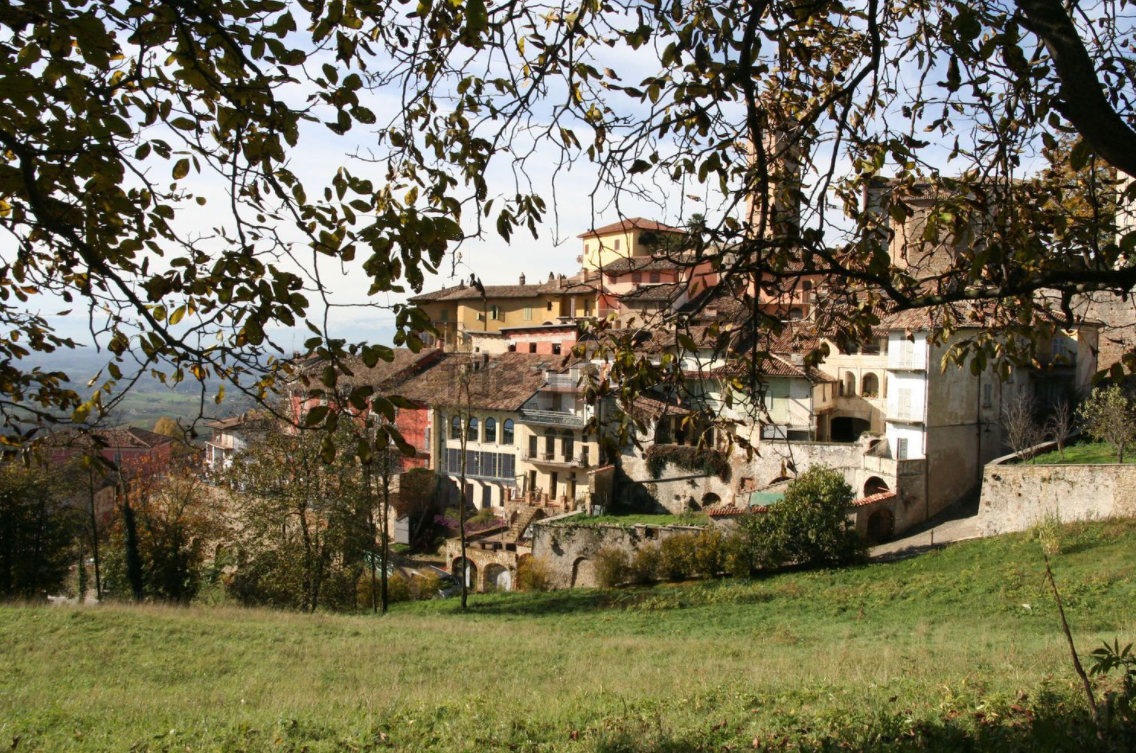 Un hotel nella terra del Barolo è in vendita per oltre un milione e mezzo su idealista