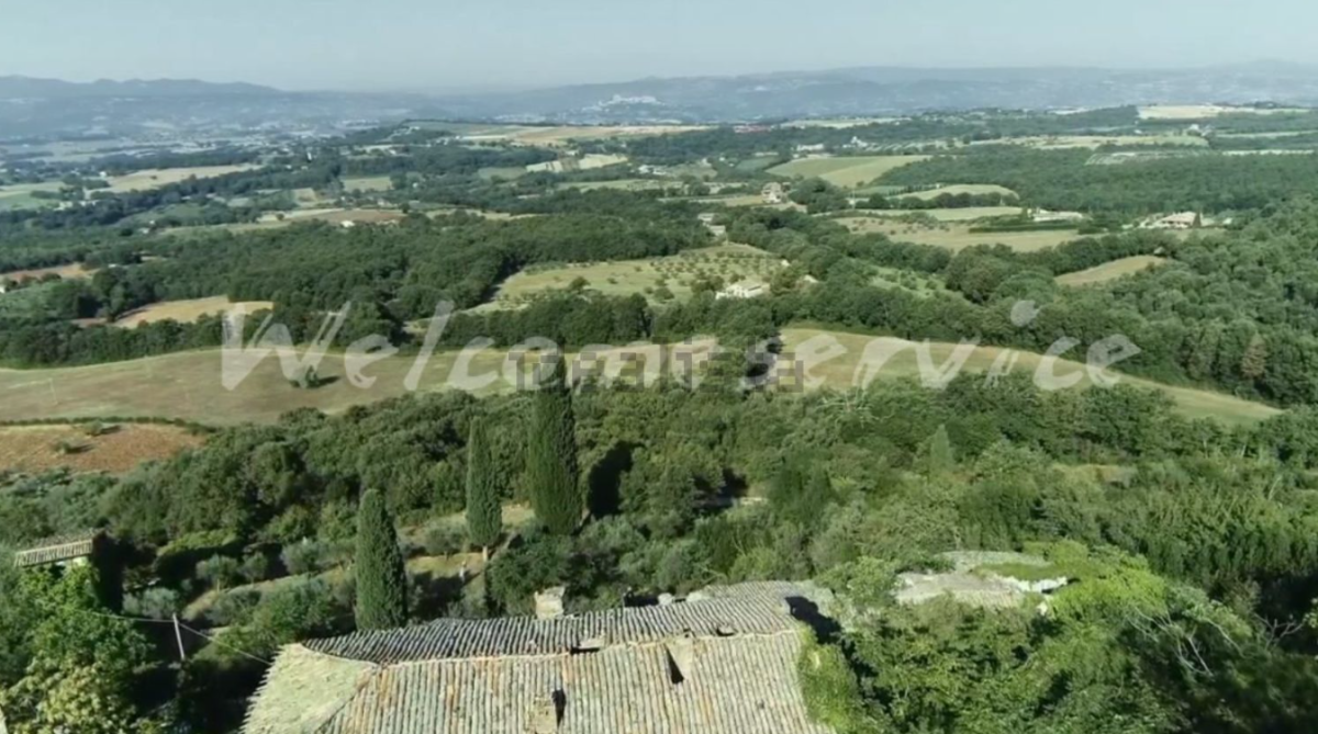 Vendesi un borgo in Umbria per 2 milioni e mezzo di euro, l’annuncio è su idealista