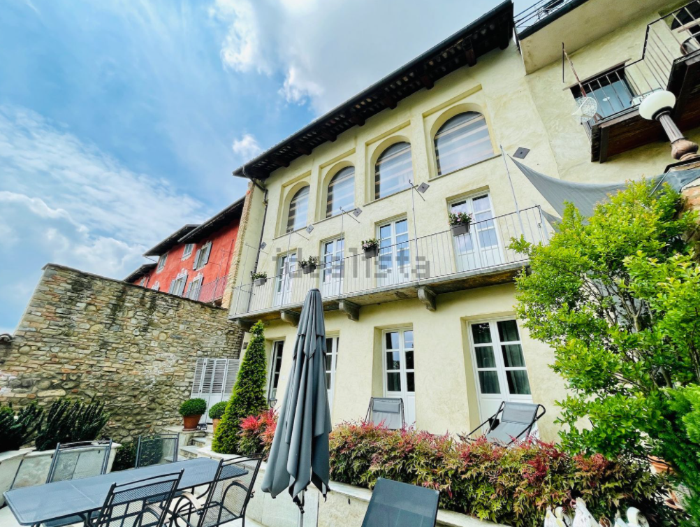 Un hotel nella terra del Barolo è in vendita per oltre un milione e mezzo su idealista
