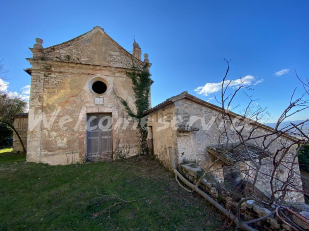 Vendesi un borgo in Umbria per 2 milioni e mezzo di euro, l’annuncio è su idealista