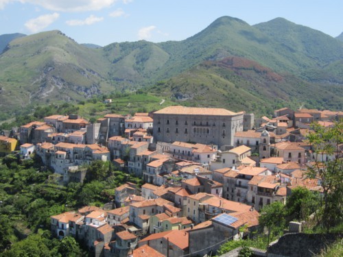 Alcuni borghi calabresi offrono 28mila euro per trasferire la residenza lì