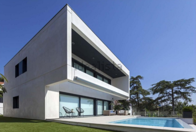 Casa prefabbricata con giardino e piscina