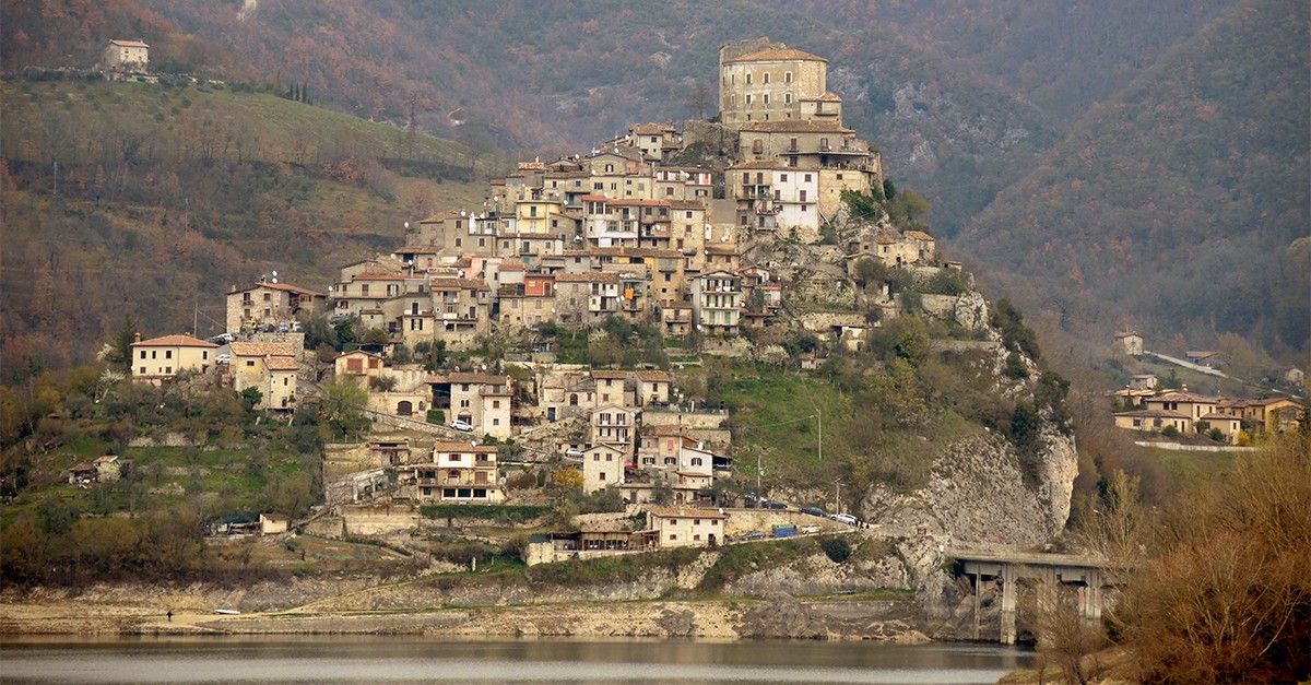 Castel di Tora