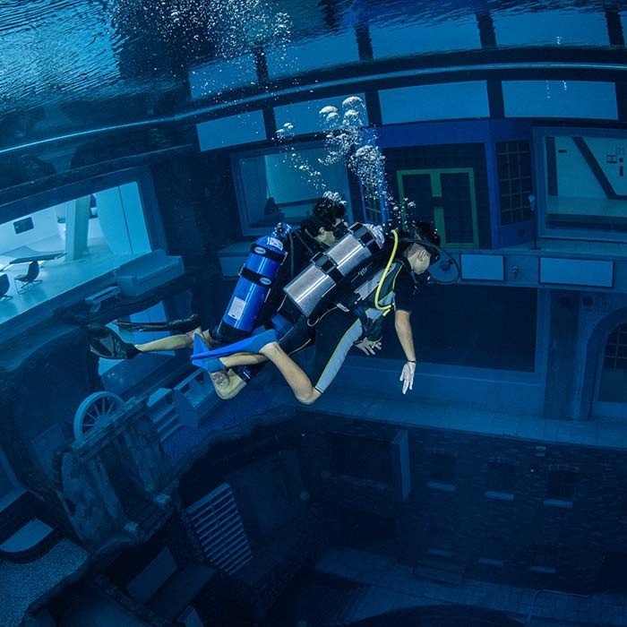 La piscina più profonda al mondo apre a Dubai