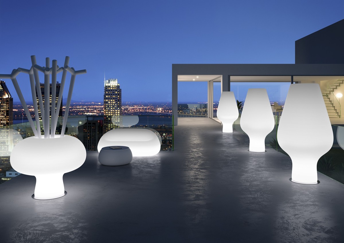Arredare con la luce grazie ai mobili da esterno illuminati a led
