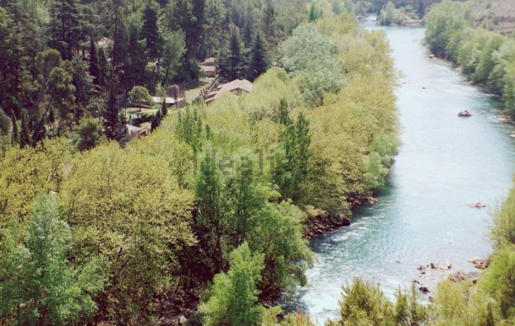 In vendita un paesino rurale in Spagna con 7 case, piscina e campo da tennis per 990mila euro