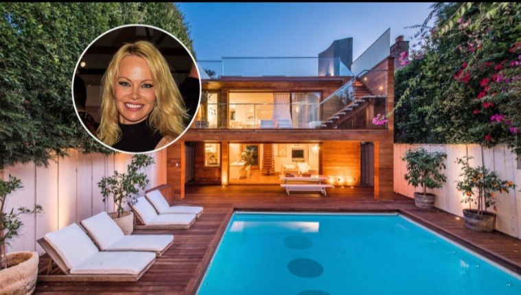 Pamela Anderson vende la sua casa al mare di Malibu per oltre 10 milioni