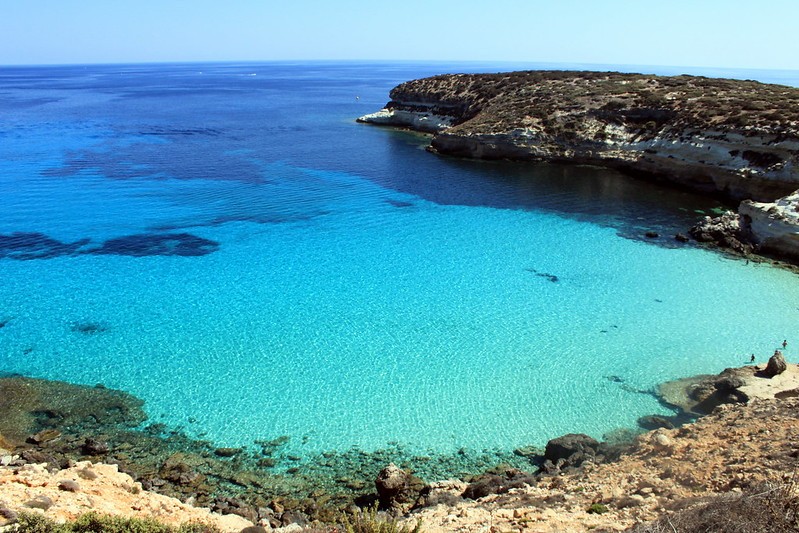 Spiaggia dei Conigli a Lampedusa, cambiano le regole per l'accesso alla riserva naturale