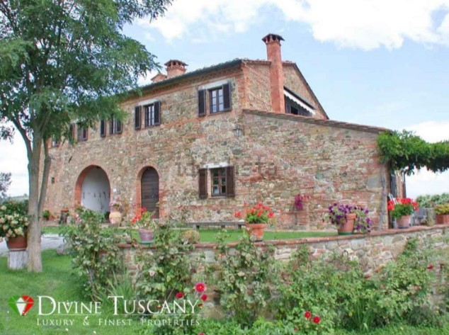 Un casale con piscina a Montepulciano