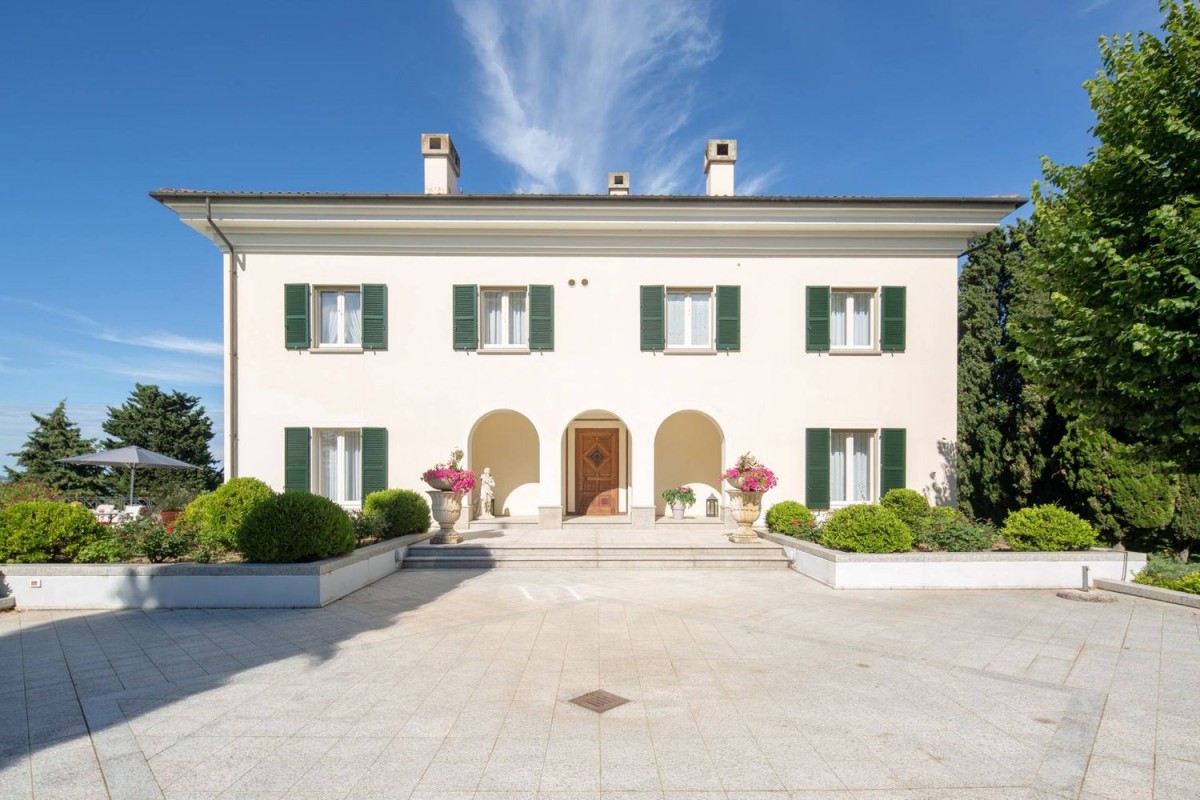 Historic property for sale in Italy