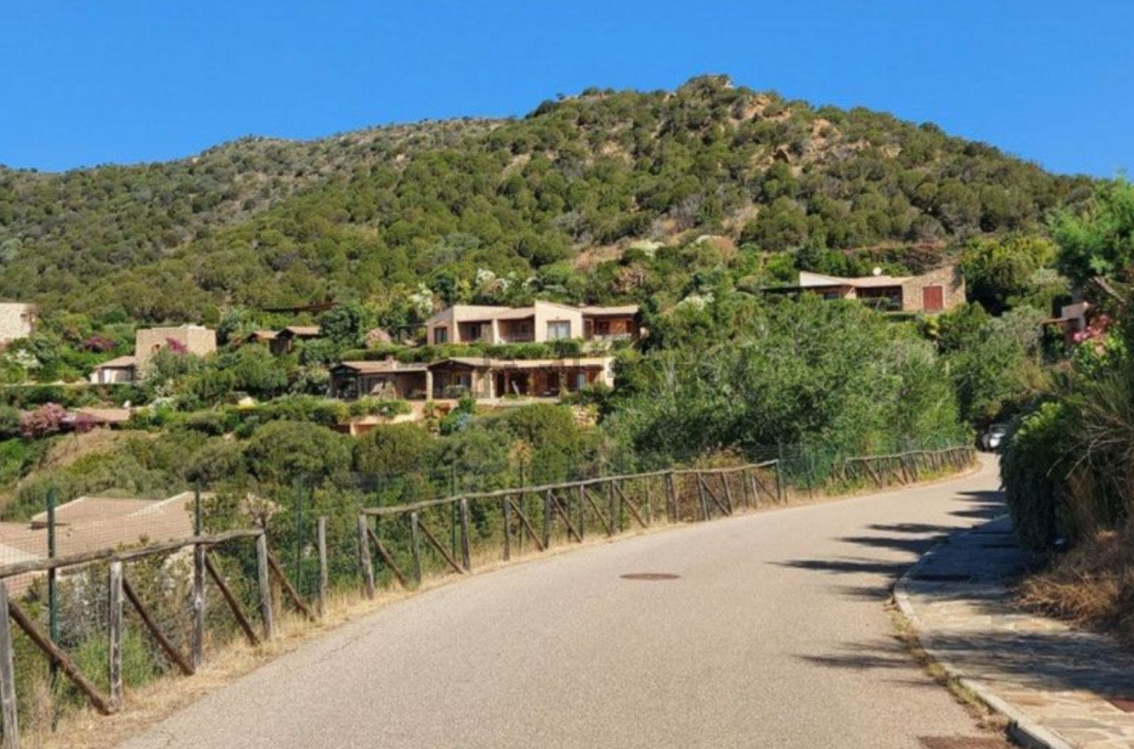 Una villa in Sardegna con vista mare all’asta su idealista, si parte da 277mila euro