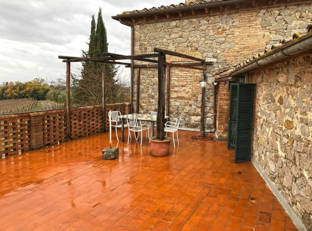 Un tipico casale toscano in vendita su idealista, la base d’asta è 765.000 euro