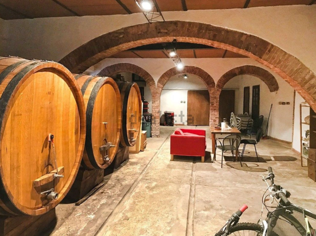 Un tipico casale toscano in vendita su idealista, la base d’asta è 765.000 euro