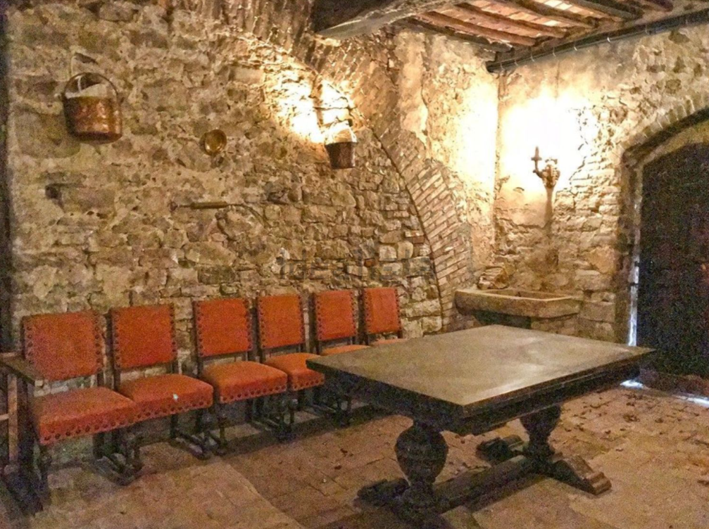 Un tipico casale toscano in vendita su idealista, la base d’asta è 765.000 euro