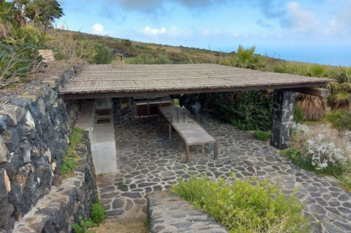 Una caratteristica super villa di Pantelleria all’asta su idealista