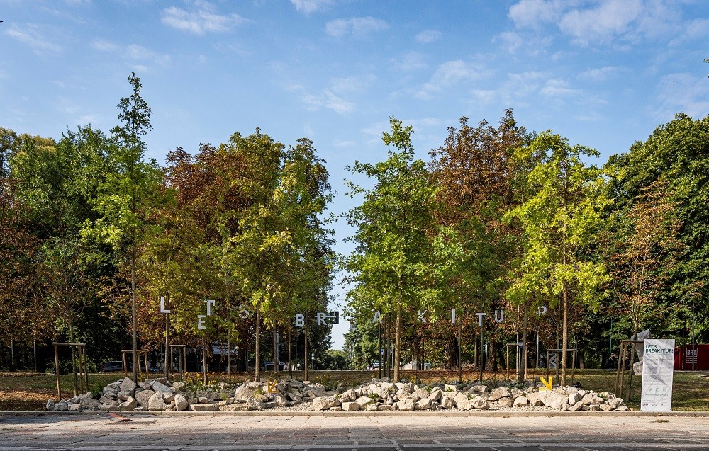 lets_break_it_up_nhood_land_c_colella_nicola_00