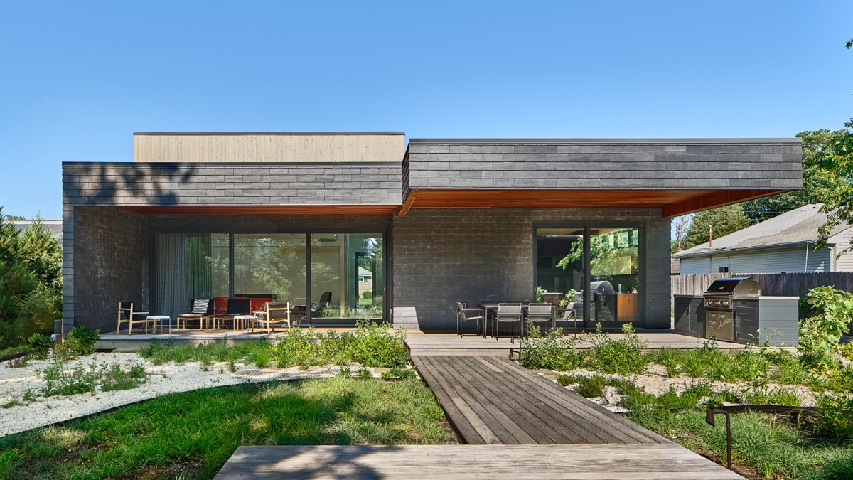 Una casa prefabbricata sostenibile e di design assemblata in appena due settimane